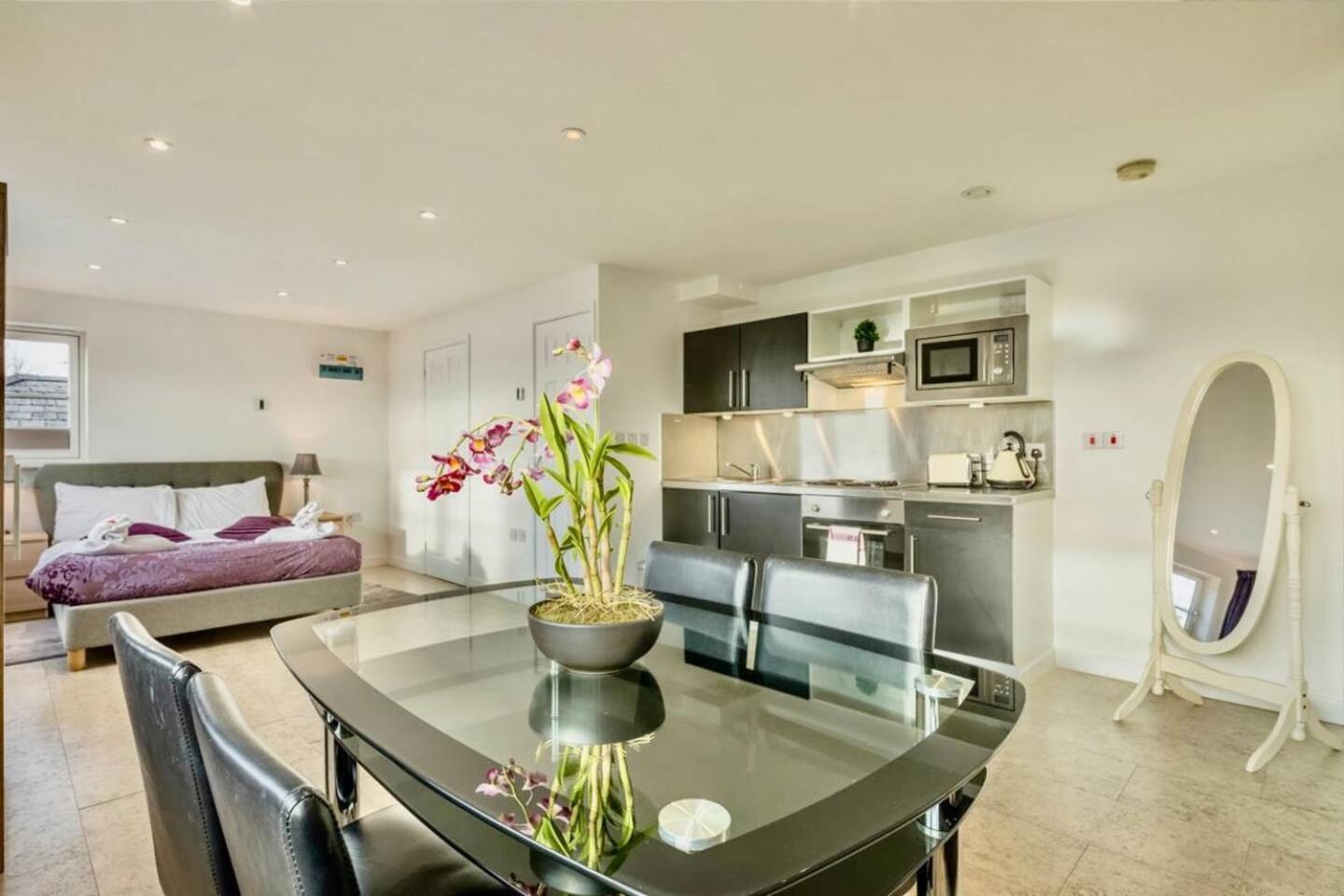 Apartment Lovely Spacious In