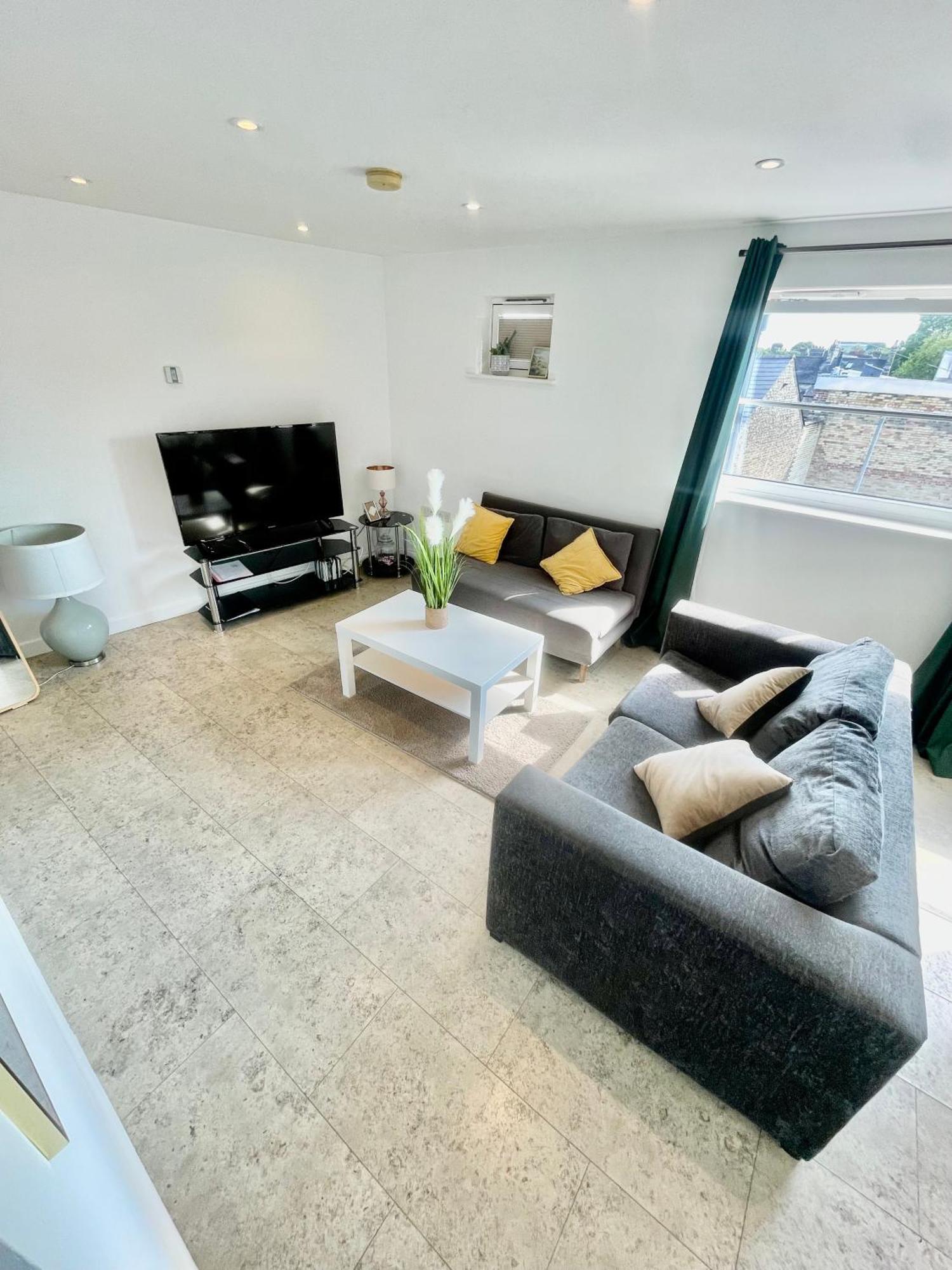 Apartment Lovely Spacious In *